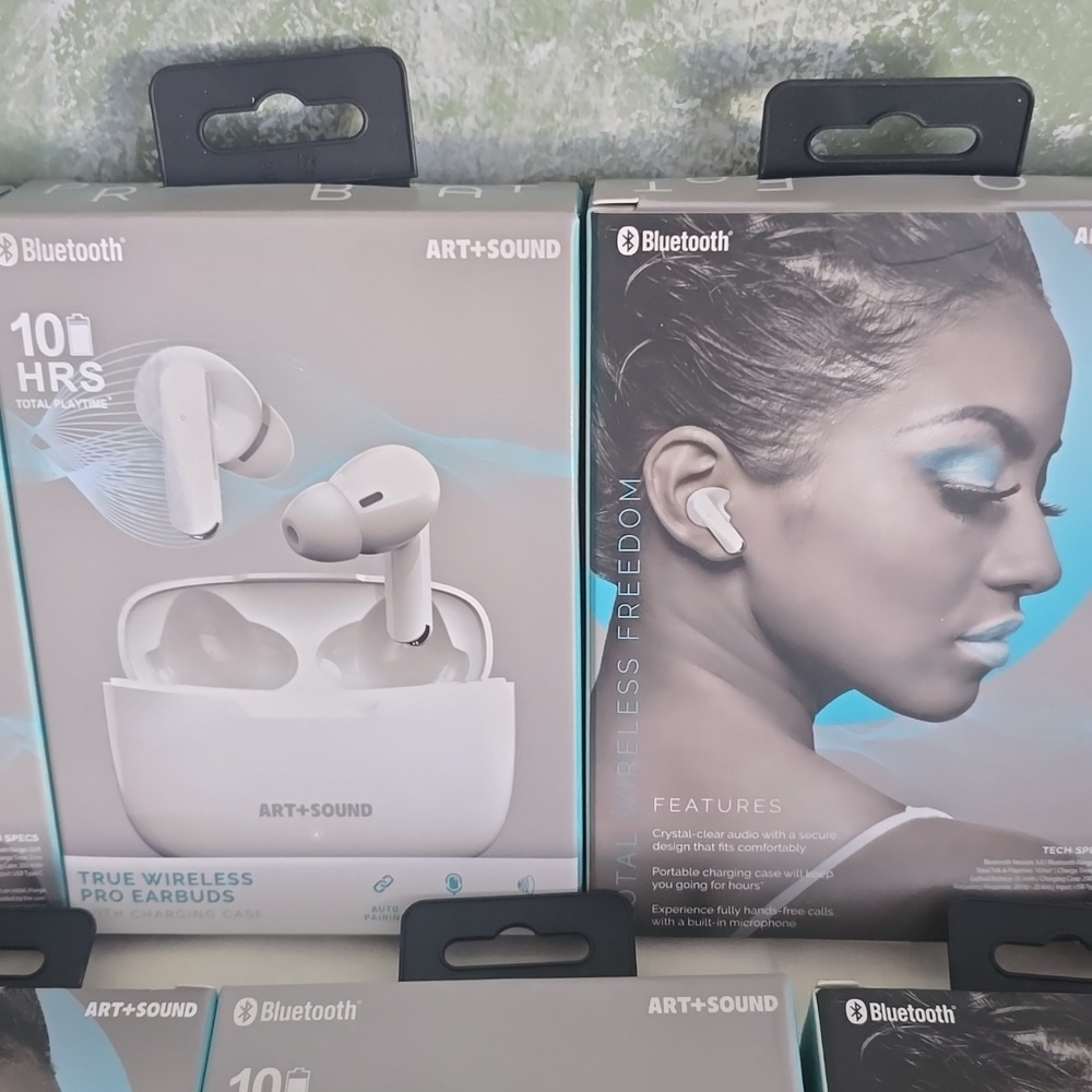 13 True Wireless Pro Earbuds With Charging Case, Bluetooth 10 HRS Battery - Picture 3 of 7